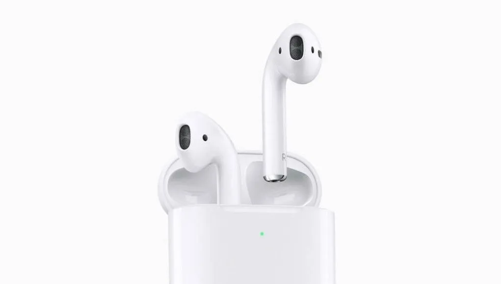 Apple AirPods con estuche de carga con cable