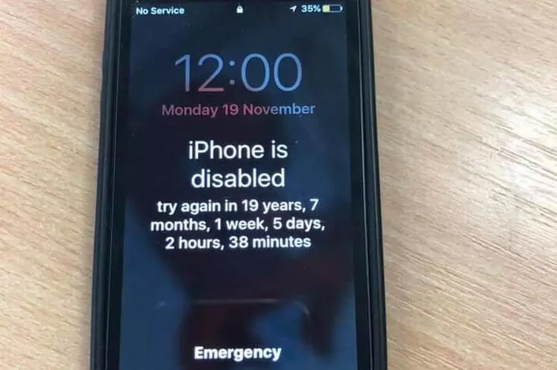 iPhone desactivado por más de 19 años en Reino Unido