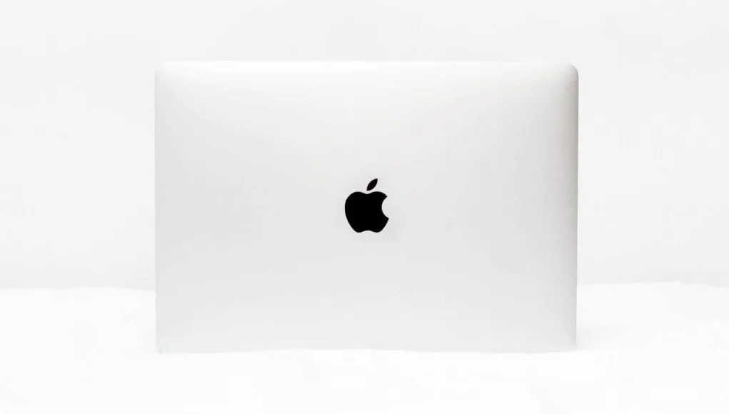 Apple MacBook