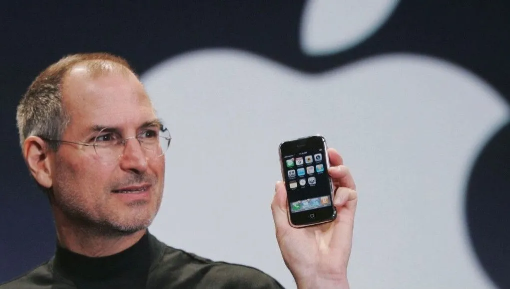 Steve Jobs con el iPhone