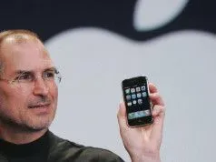 Steve Jobs con el iPhone