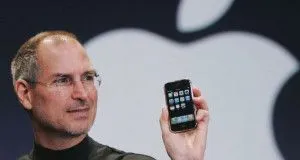 Steve Jobs con el iPhone