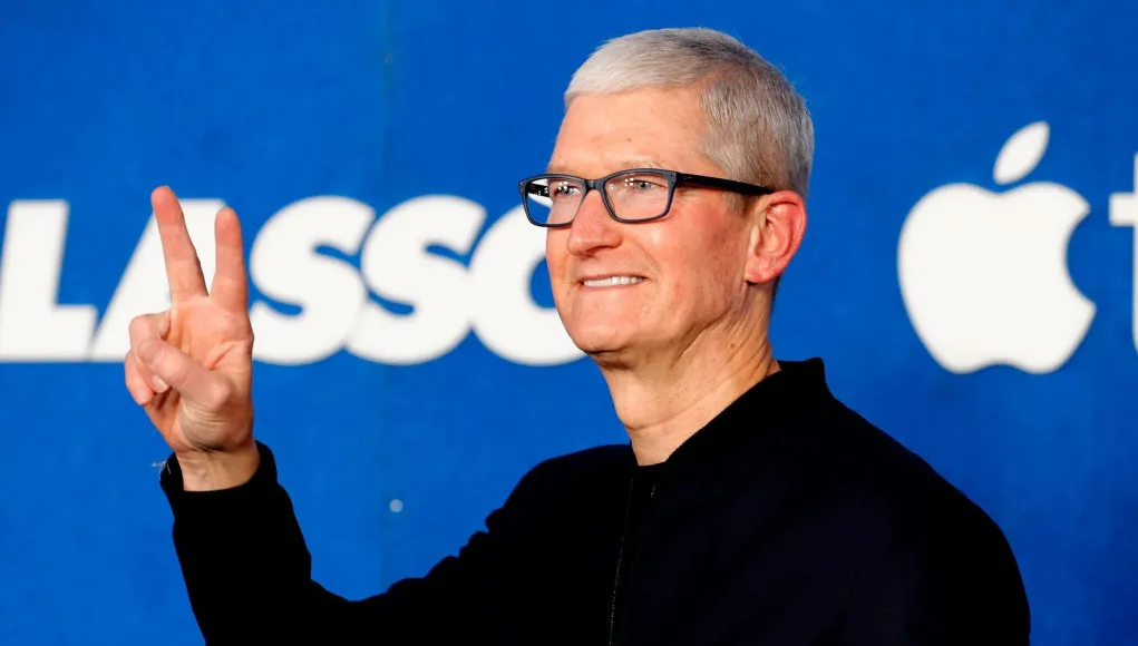 Tim Cook posando para las cámaras