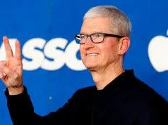 Tim Cook posando para las cámaras